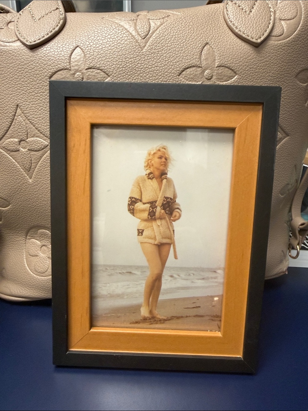 Marilyn Monroe picture in Wood and Black Two-Tone Photo Frame - Beige Inner Mat
